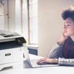 Imprimante multifonction Xerox® B305 bureau femme Imprimante multifonction Xerox® B315 bureau femme