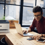 Imprimante multifonction Xerox® C230 bureau homme Imprimante multifonction Xerox® C230 bureau homme